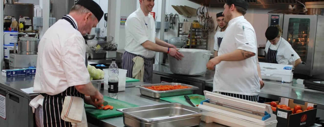 ¿Cómo Cumple una Cocina Temporal con las Normas de Salud y Seguridad? 